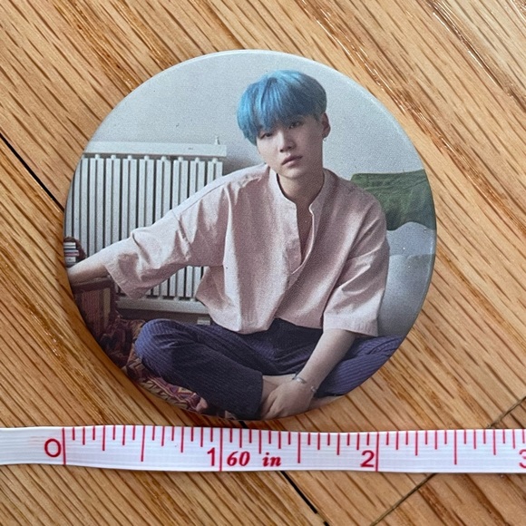 ❣️Two large BTS pins - Suga and Love Yourself - Picture 2 of 8